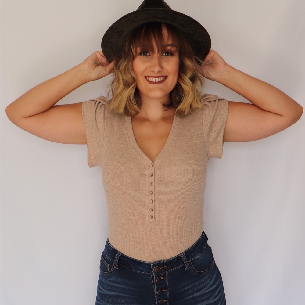 ✨Last 1✨Puff Sleeve Bodysuit - Picture 2 of 11